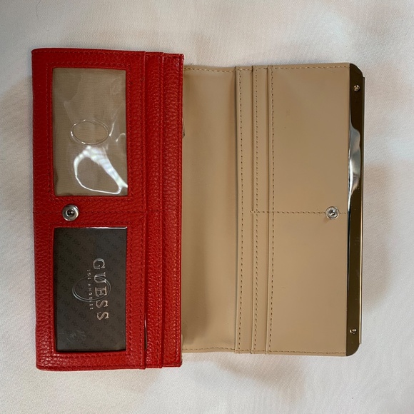 NWOT! Guess Tomato Red Faux Pebbled Leather with Silver Tone Hardware Wallet! - Picture 4 of 9